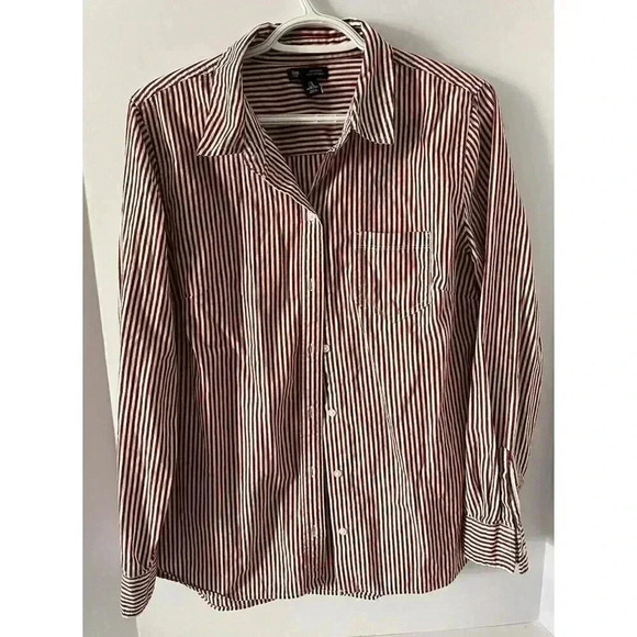 Women’s Gap Shirt‎ Medium Boyfriend Fit Button Up Collared Red White Str… - Picture 1 of 10